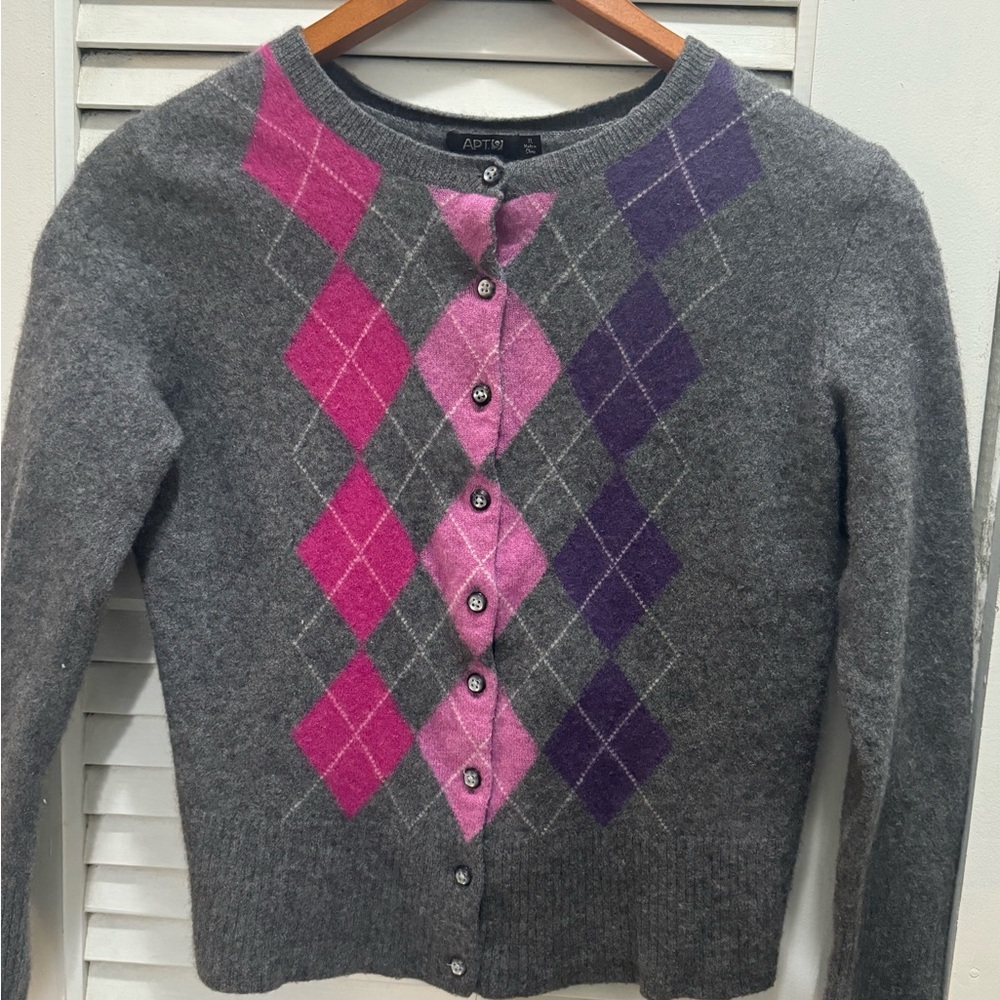 Pure Casmere sweater by Apt 9 size small (says xl. But shrunken to s)